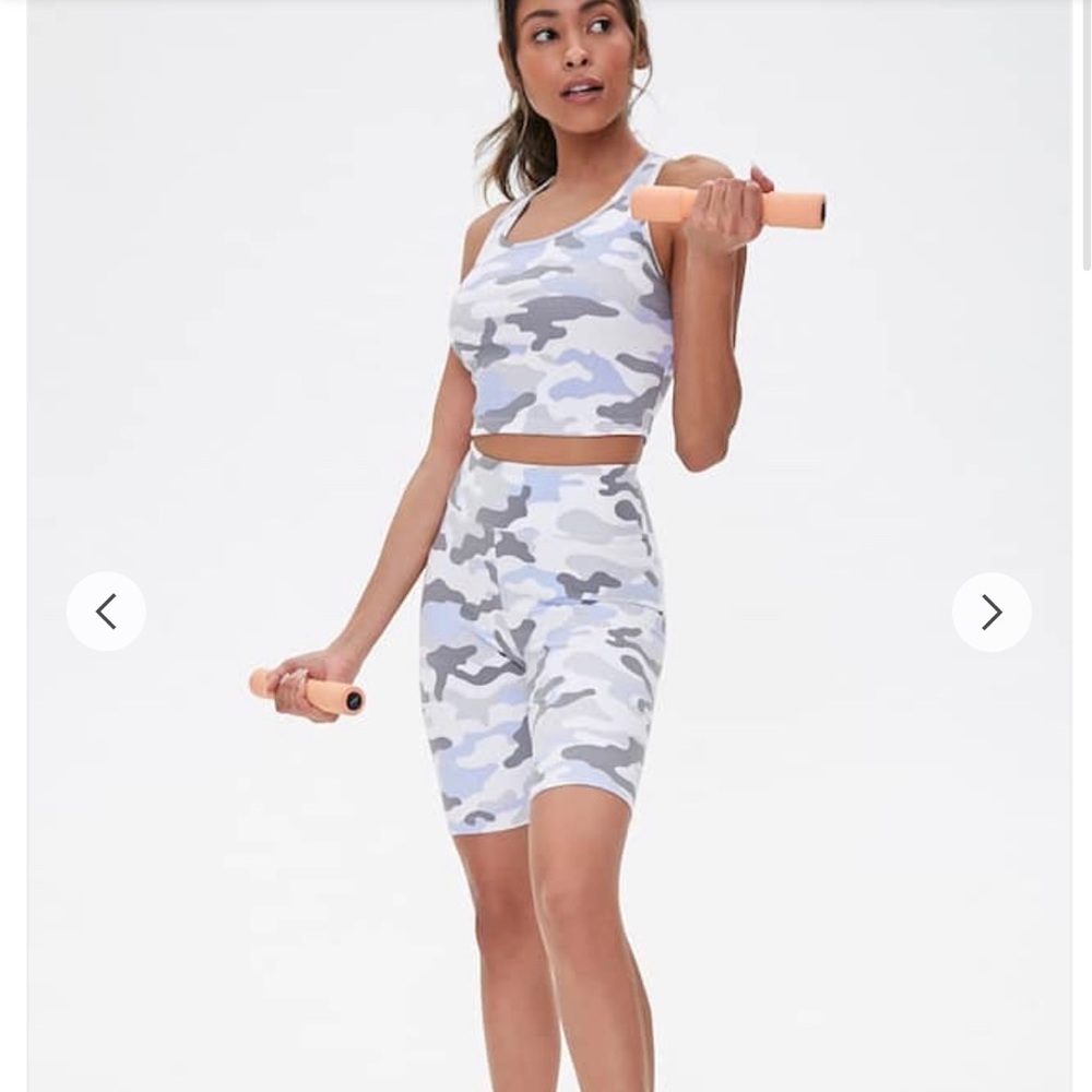 Active Camo Cropped Tank Top - Picture 4 of 5